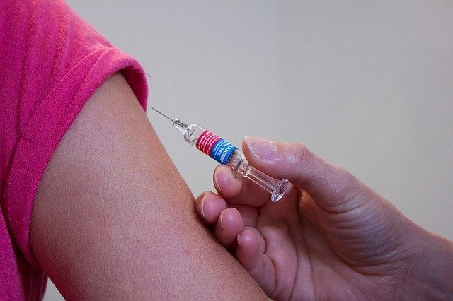 Vakcina, ilustracija, foto: Katja Fuhlert, preuzeto: Pixabay.com